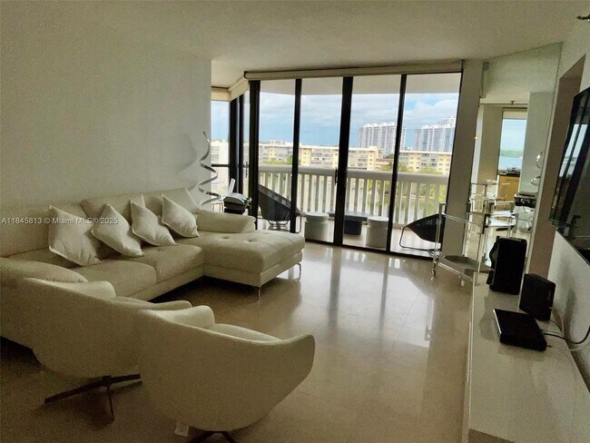 Foto del edificio - 1000 E Island Blvd