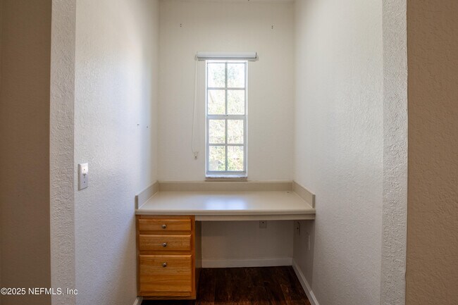 Foto del edificio - 10075 Gate Pkwy