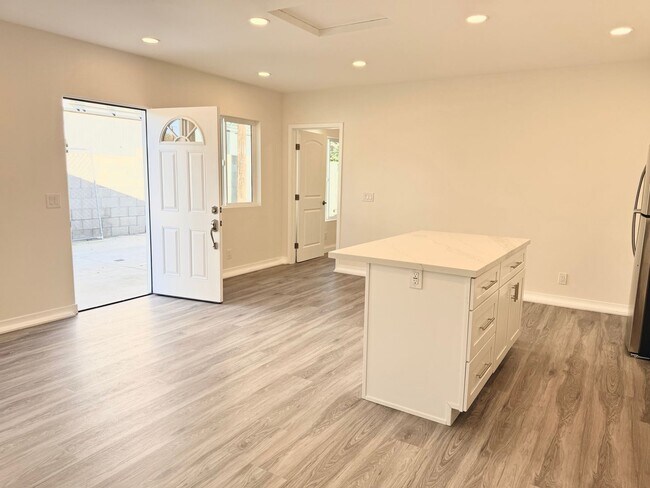 Foto del edificio - Charming Brand New Construction ADU in quiet neighborhood