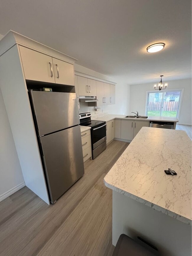 Building Photo - 3250 River St