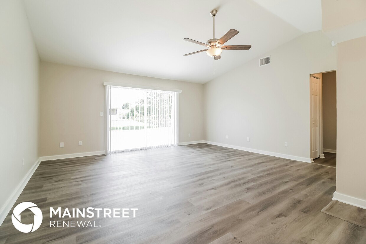 Foto principal - 3703 14th St W