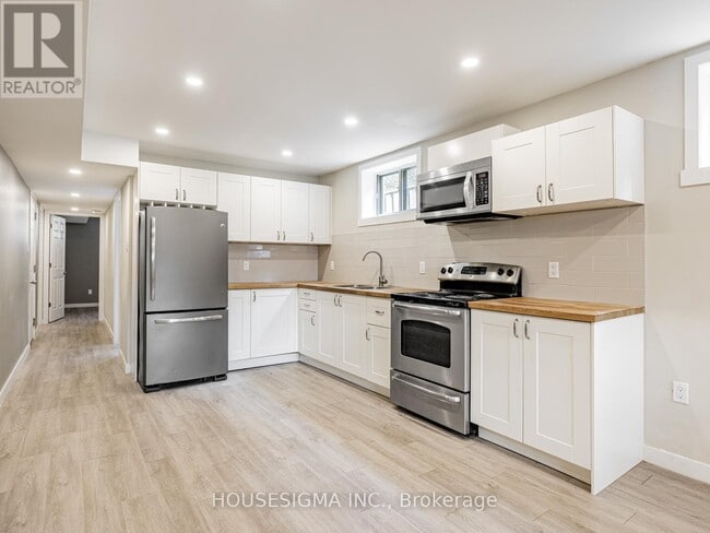 Building Photo - 16 Muskoka Ave