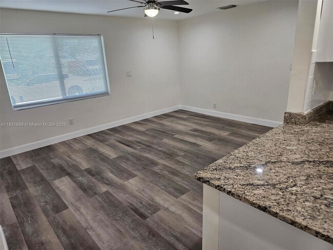 Foto del edificio - 2551 NE 7th Terrace