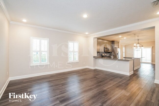 Foto del edificio - 725 Chandler Dr