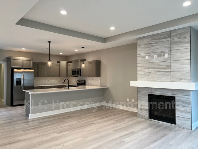 Building Photo - 8951 Calpurnia Dr