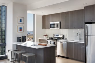 Building Photo - Vantage Collection