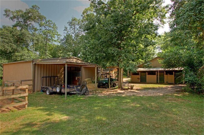 Building Photo - 10456 Champion Village Dr