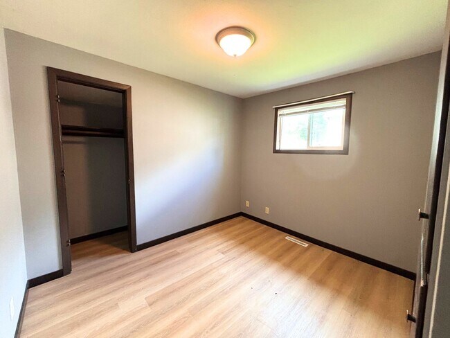 Building Photo - 822 Menomonie St