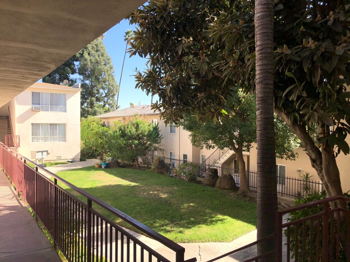 Primary Photo - 1635 N Hobart Blvd