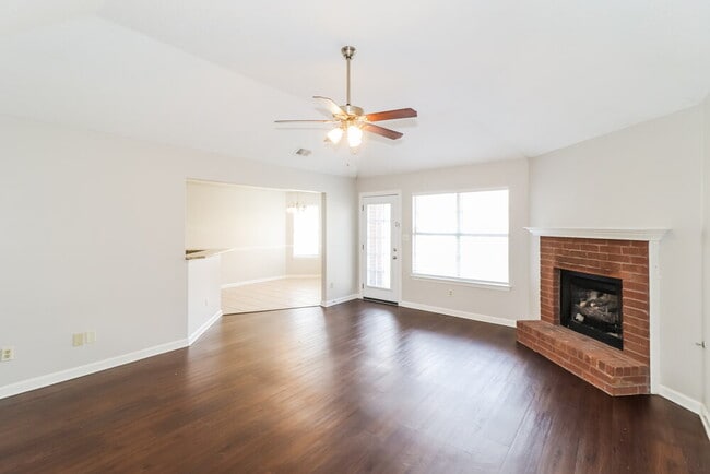 Foto del edificio - 995 Scofield Dr