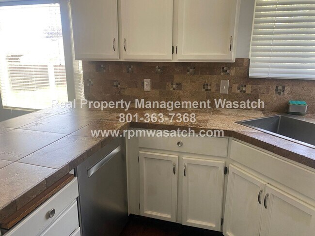 Building Photo - Come see this beautiful 4 Bed 3 Bath home ...