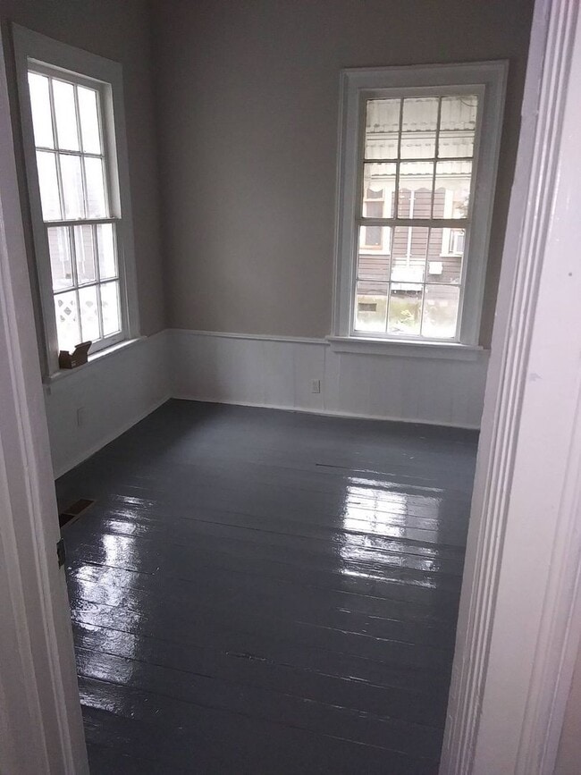 Building Photo - 420 1st Ave