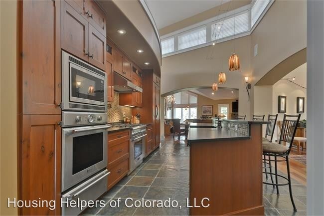 Building Photo - 2808 S Lakeridge Trail