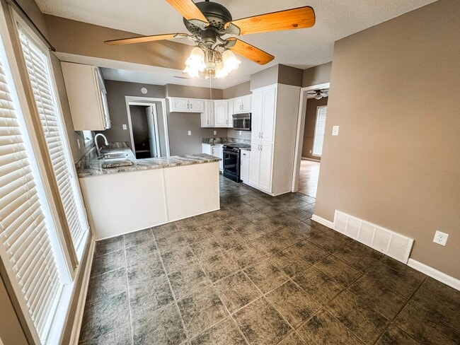 Foto del edificio - 166 E Lawnwood Dr