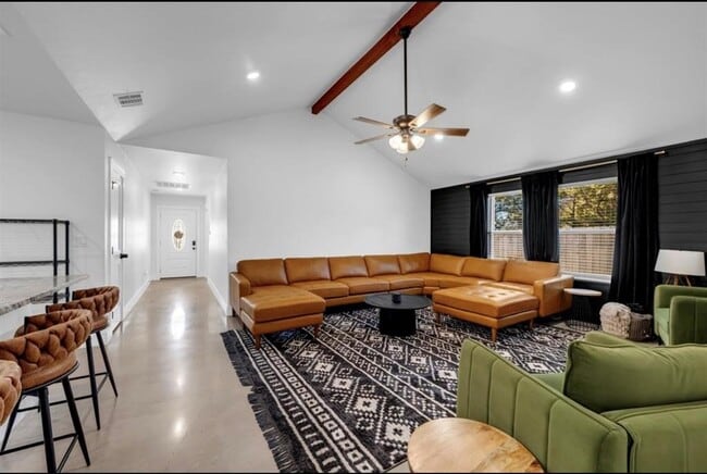 Building Photo - 249 Hill Dr