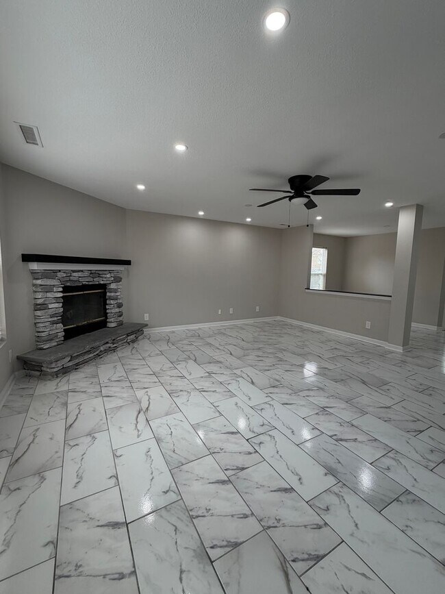 Foto del edificio - Beautifully Renovated 5-Bedroom Home in Highly Desired Steele Creek!