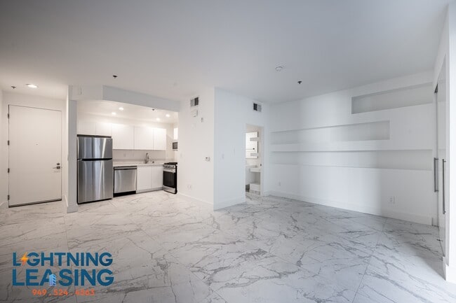 Building Photo - 8813 Burton Way