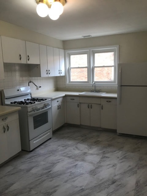 Foto del edificio - 9138 Kilpatrick Ave