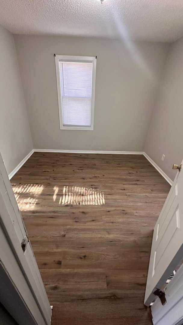 Foto del edificio - $550 - 1 bed 1 bath Duplex