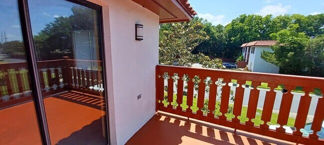 Foto del edificio - 2111 Oak Meadow Cir