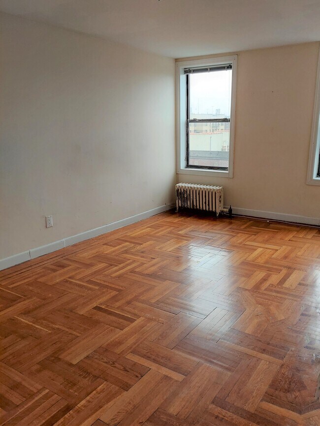 Foto del edificio - 8301 Bay Pkwy