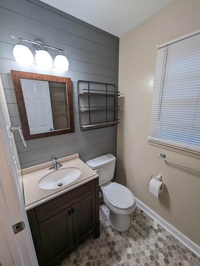 Building Photo - 121 W Fifth St