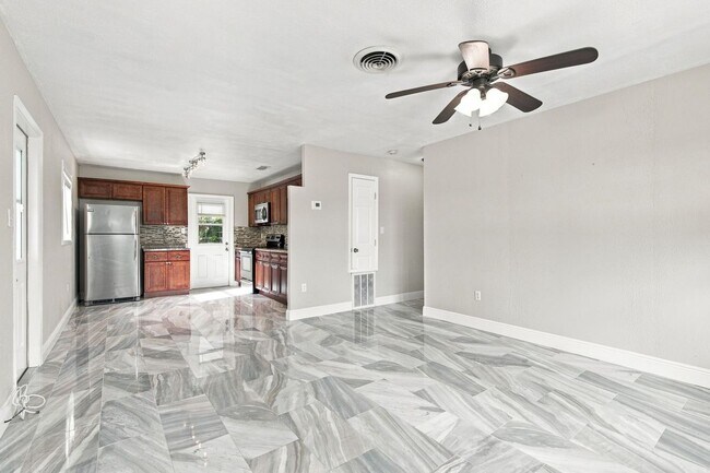 Foto del edificio - 2267 Robinhood Dr