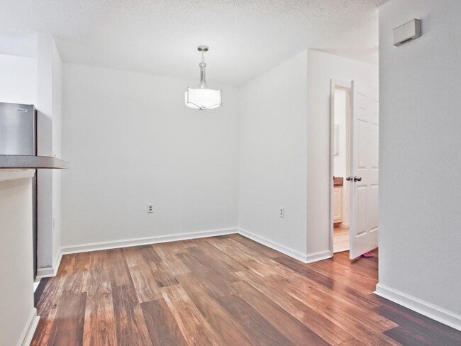 Foto del edificio - 632 Granville Ct