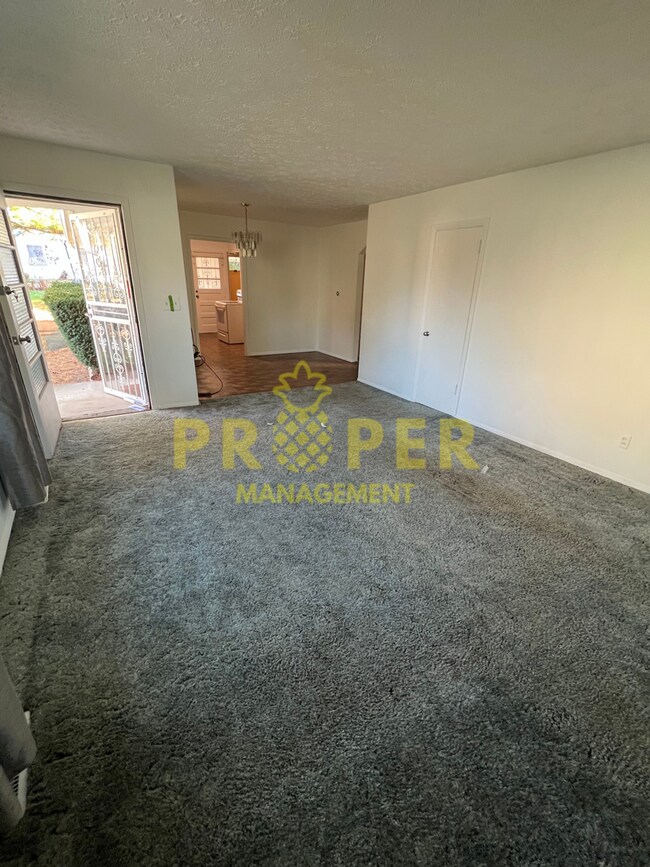 Foto del edificio - 3 bedrooms 1 bathrooms house for rent