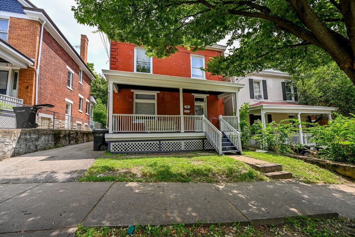 Primary Photo - 2422 W Clifton Ave