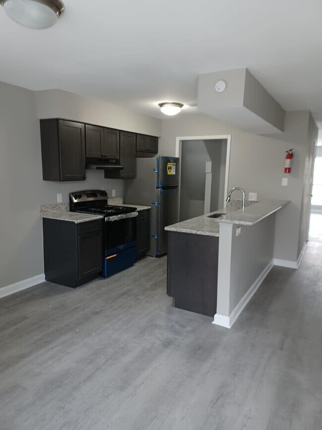 Building Photo - 10901 Village Bend Ln