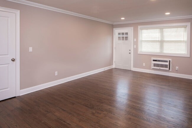 Interior Photo - The Courtyard @ Clifton: In-Unit Washer & ...