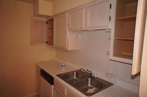 Building Photo - 6190 Pinewood Ct