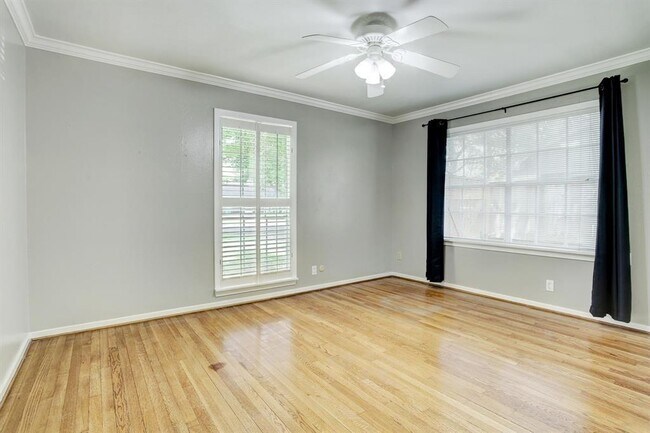 Building Photo - 9619 Val Verde St