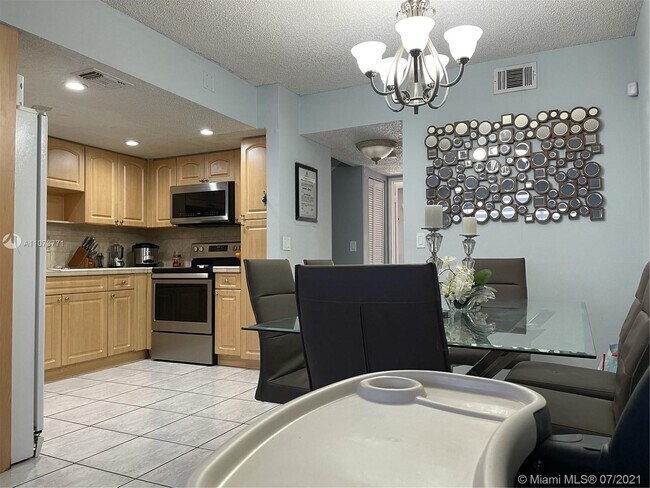 Building Photo - 6864 NW 166th Terrace