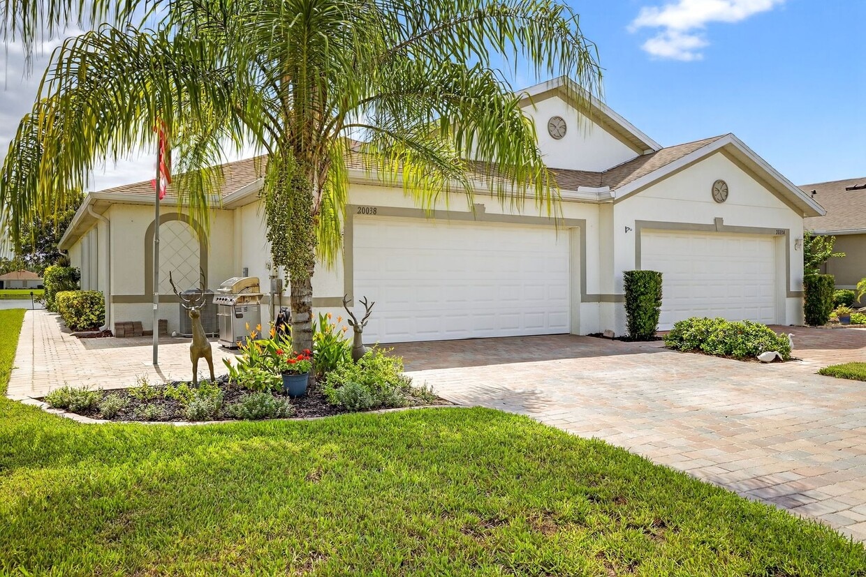 Primary Photo - 3 Bedroom 2 Bath 2 Car garage at Magnolia ...