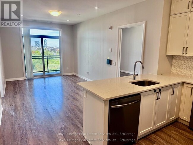 Building Photo - 95 Dundas St W