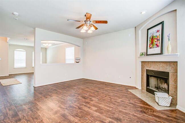 Building Photo - 1208 Shamrock Dr