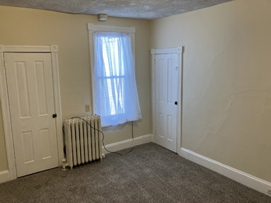 BR1 w/2 closets - 422 N Main St