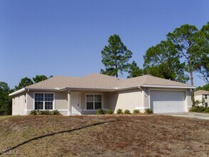 Building Photo - 924 Hollister Ave