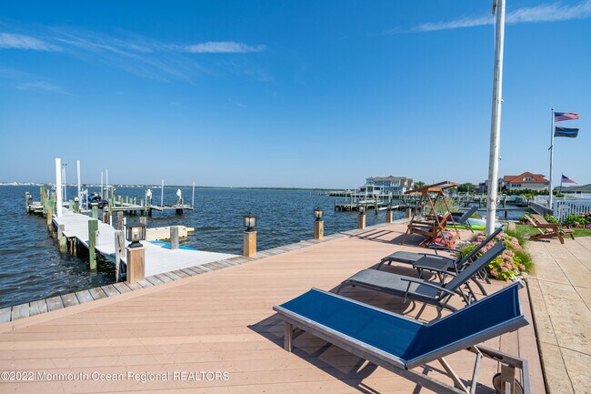 Foto del edificio - 346 Bay Ln