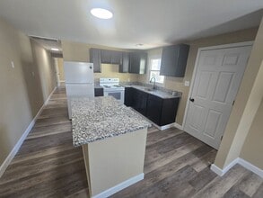 Building Photo - 1106 6th St