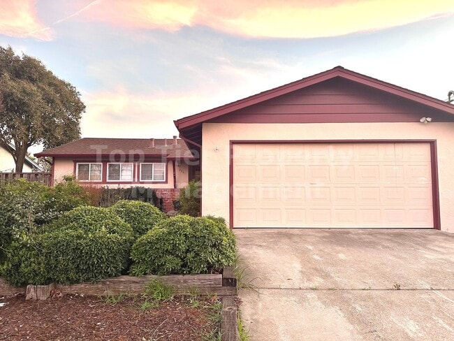 Foto del edificio - Very nice 4 Bed/2 Bath /1,250 square foot house in Concord available April 1st! Features and amen...