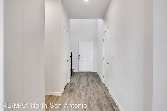 Building Photo - 4 br, 2.5 bath House - 126 Antler Bend