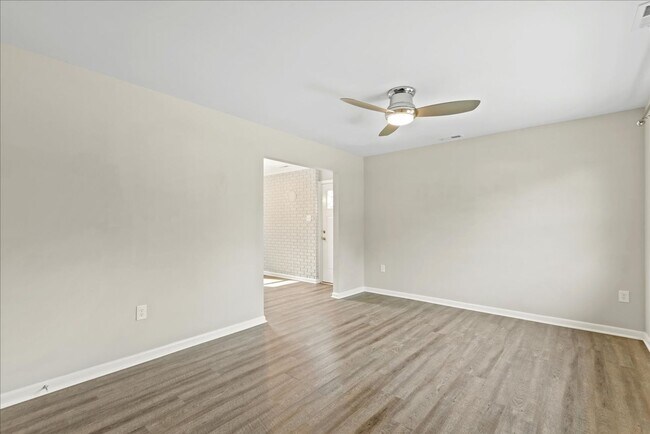 Building Photo - CLOSE TO I-95 & QUANTICO!