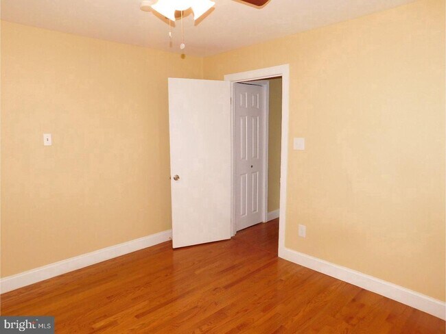 Foto del edificio - 8743 ORCHARD Ave