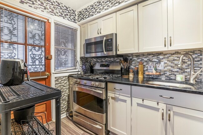 Foto del edificio - 229 62nd St NE