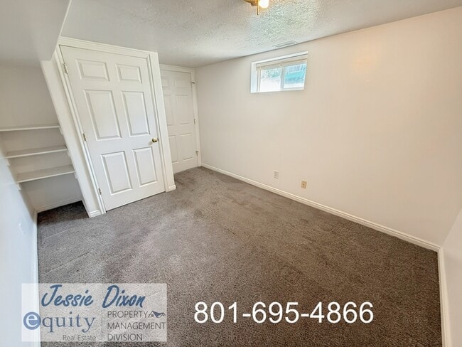 Building Photo - 219 Country Club Dr