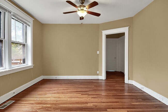 Foto del edificio - 7702 Lile Ave