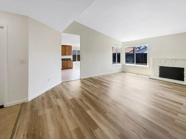 Foto del edificio - 3023 Rosemont Dr